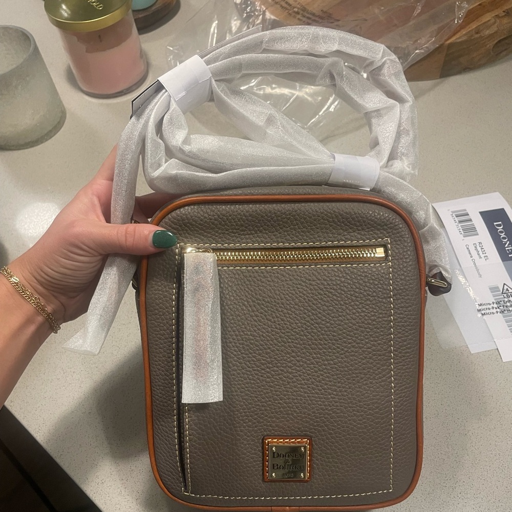NWT Dooney & Bourke Camera Crossbody (Elephant)